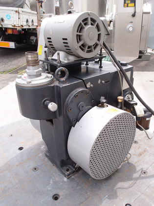 油回転式<br>真空ポンプ