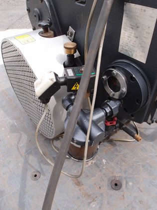 油回転式<br>真空ポンプ