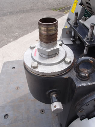 油回転式<br>真空ポンプ