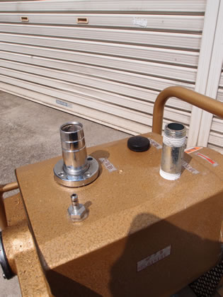 油回転式<br>真空<br>ポンプ