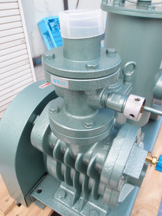 （新品<br>置き古し）<br><br>油回転式<br>真空ポンプ