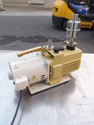 油回転式<br>真空<br>ポンプ