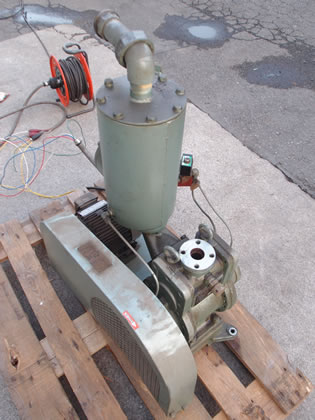 油回転式<br>真空ポンプ