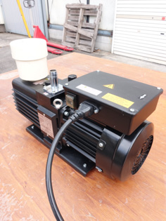 (新古品)<br>油回転式<br>真空ポンプ