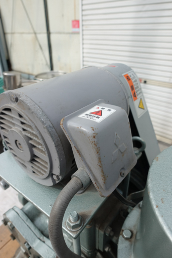 油回転式<br>真空ポンプ