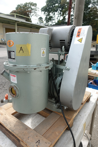 油回転式<br>真空ポンプ