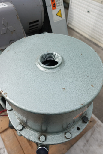 油回転式<br>真空ポンプ