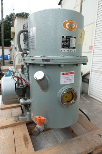 油回転式<br>真空ポンプ