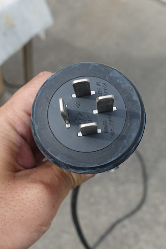 油回転式<br>真空ポンプ