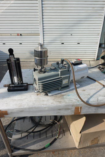 油回転式<br>真空ポンプ