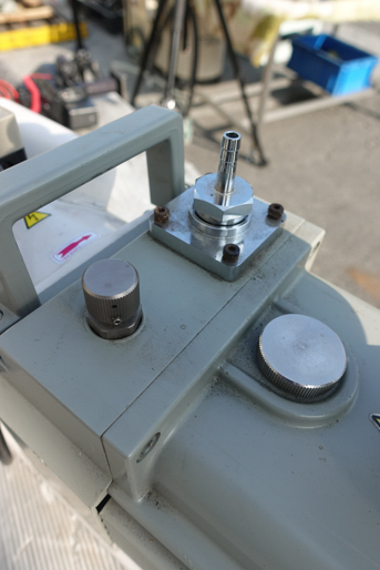 油回転式<br>真空ポンプ