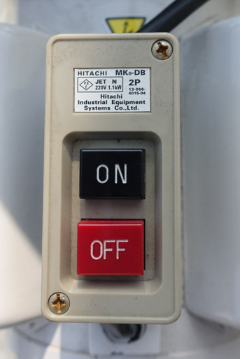 油回転式<br>真空ポンプ