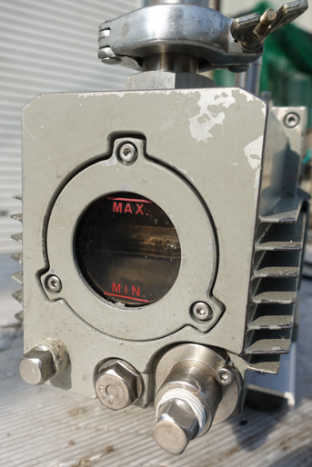 油回転式<br>真空ポンプ