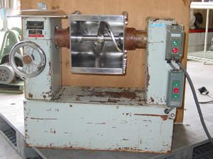 リボン式<br>混練機