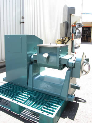 ニーダー<br>加水混練機