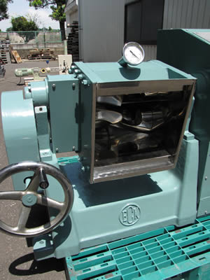 ニーダー<br>加水混練機