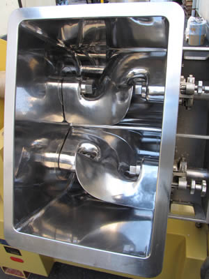 ニーダー<br>加水混練機