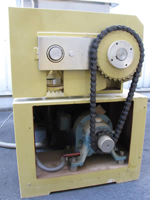 ニーダー<br>加水混練機