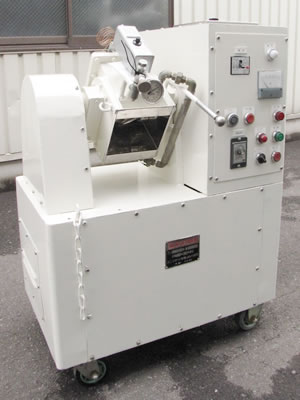 ニーダー<br>加水混練機