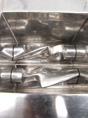 ニーダー<br>加水混練機