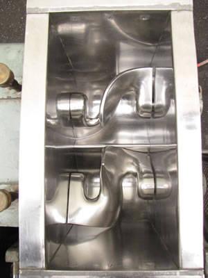 ニーダー<br>加水混練機