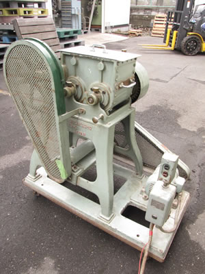 ニーダー<br>加水混練機