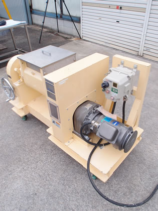 練合機<br><br>ニーダー