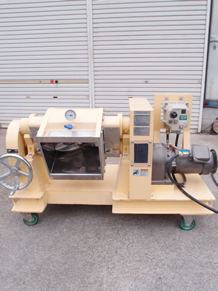 練合機<br><br>ニーダー