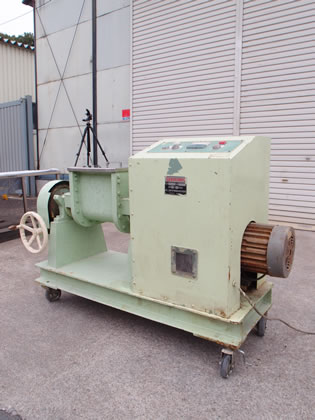 練合機<br><br>ニーダー