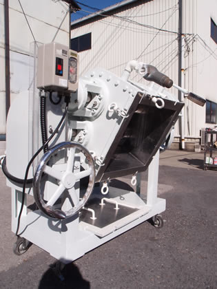 練合機<br><br>ニーダー