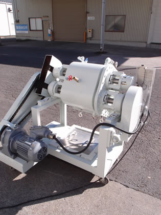 練合機<br><br>ニーダー
