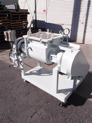 練合機<br><br>ニーダー