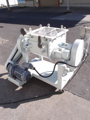 練合機<br><br>ニーダー