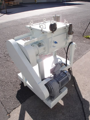 練合機<br><br>ニーダー