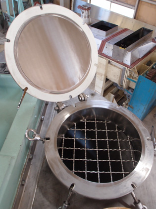 2号機<br><br>新品未使用<br>（置き古し）<br><br>SV<br>ミキサー<br><br>ナウター<br>ミキサー