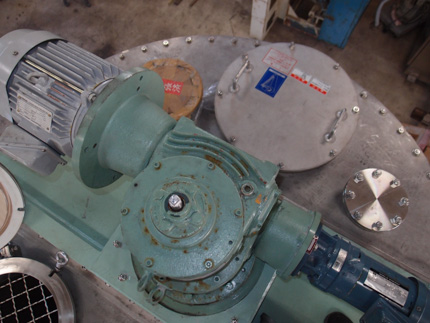 1号機<br>新品未使用<br>（置き古し）<br><br>SVミキサー<br><br>ナウター<br>ミキサー