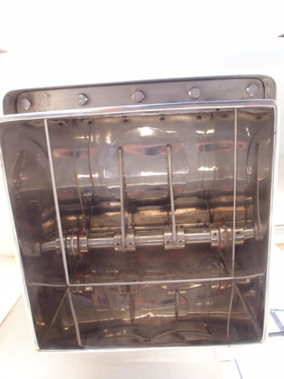 リボン<br>ミキサー<br><br>リボン<br>ブレンダー