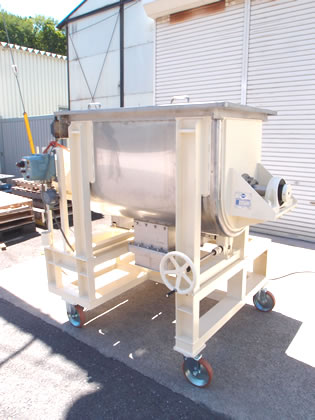 リボン<br>ミキサー<br><br>リボン<br>ブレンダー