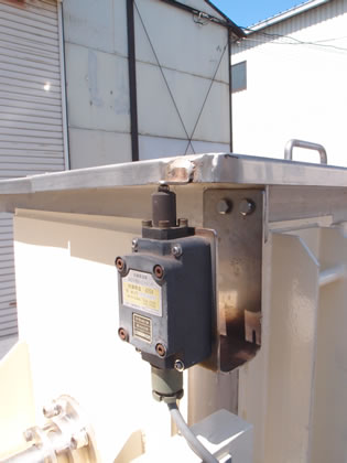 リボン<br>ミキサー<br><br>リボン<br>ブレンダー