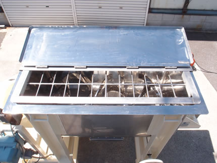 リボン<br>ミキサー<br><br>リボン<br>ブレンダー