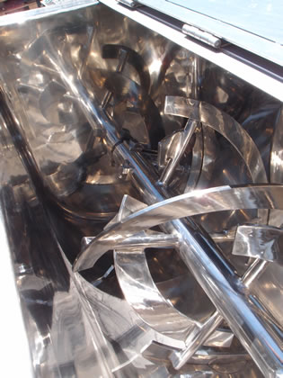 リボン<br>ミキサー<br><br>リボン<br>ブレンダー