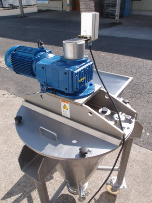 リボ<br>コーン<br><br>縦型<br>リボン<br>ミキサー