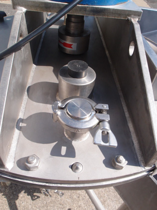 リボ<br>コーン<br><br>縦型<br>リボン<br>ミキサー