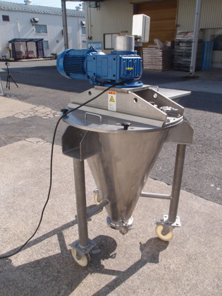 リボ<br>コーン<br><br>縦型<br>リボン<br>ミキサー