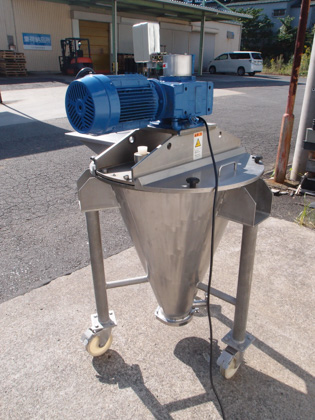 リボ<br>コーン<br><br>縦型<br>リボン<br>ミキサー