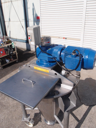 リボ<br>コーン<br><br>縦型<br>リボン<br>ミキサー