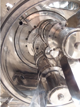 真空<br>プラネタリー<br>ミキサー<br><br>羽根：門型<br>90度ひねり