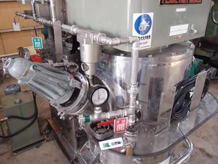 真空<br>プラネタリー<br>ミキサー<br><br>羽根：門型<br>90度ひねり