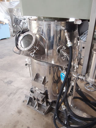 真空<br>プラネタリー<br>ミキサー<br><br>羽根：門型<br>90度ひねり