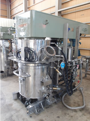 真空<br>プラネタリー<br>ミキサー<br><br>羽根：門型<br>90度ひねり